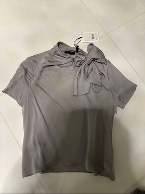 Theory Gray Tie-Neck Short Sleeve silk Blouse